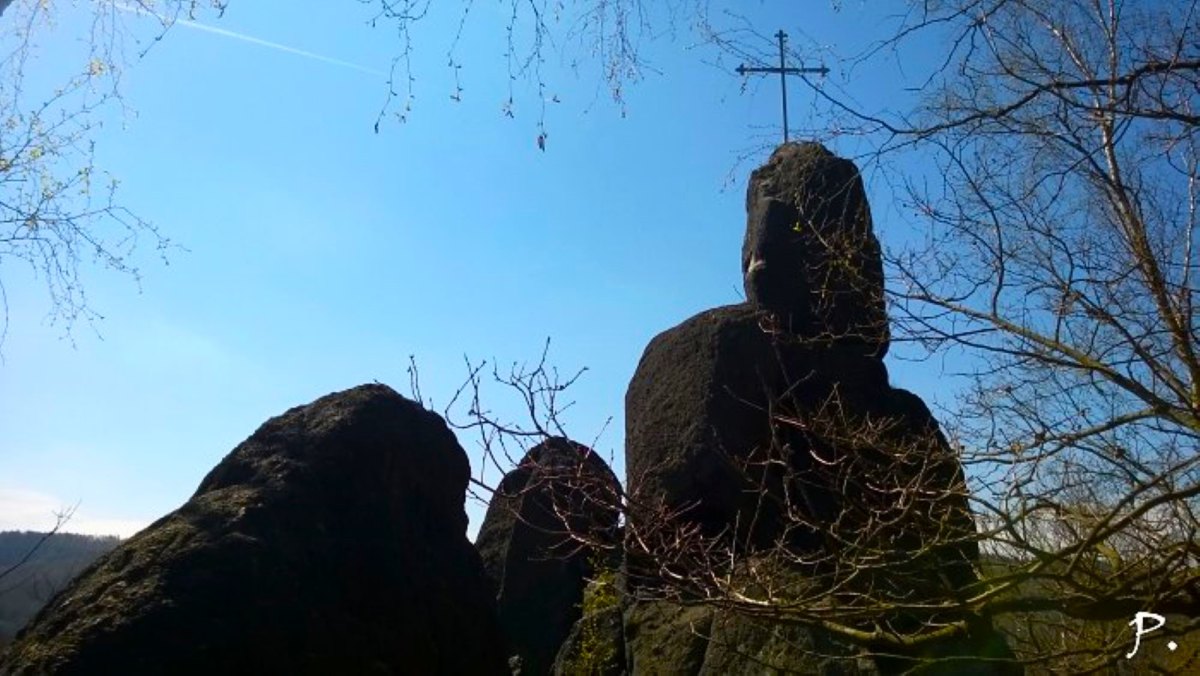Pointed stone and Gallows hill